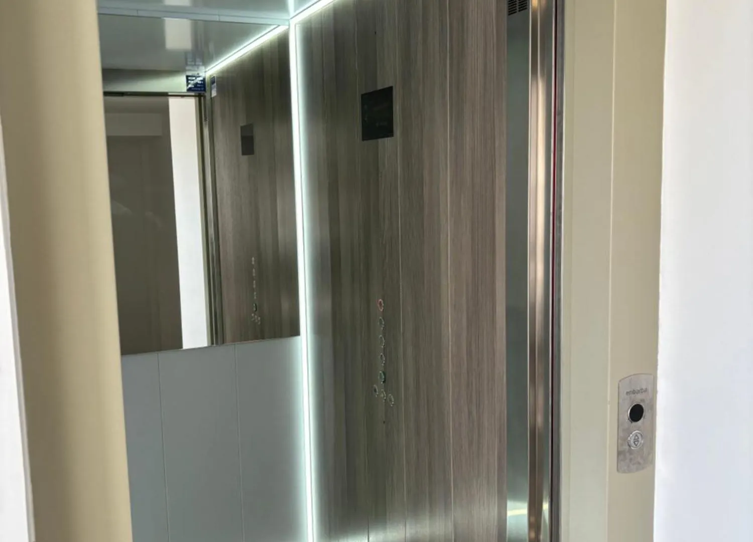 Centric Apartment With Rooftop Màlaga