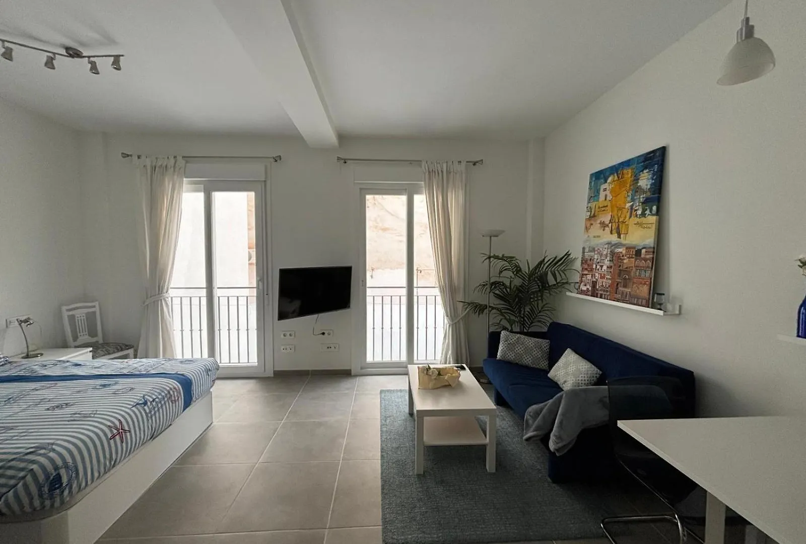 Centric Apartment With Rooftop Màlaga